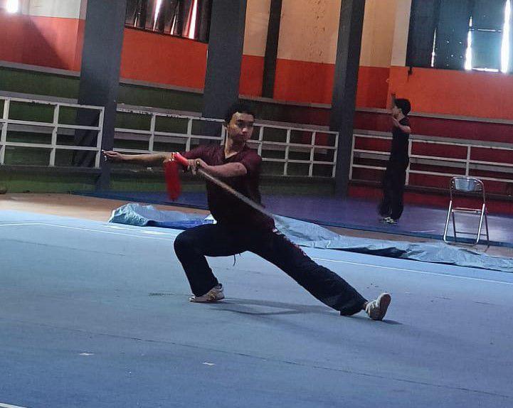 Atlet wushu Bali saat berlatih selama TC di GOR Debes, Tabanan. (dok. Pengprov WI Bali)