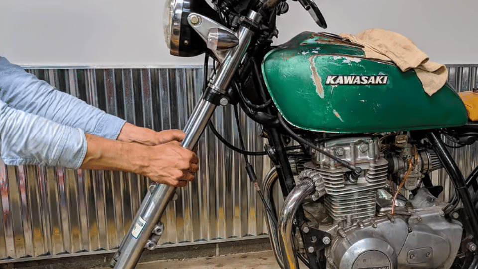 5 Kebiasaan Berkendara ini Bikin Komstir Motor Cepat Rusak