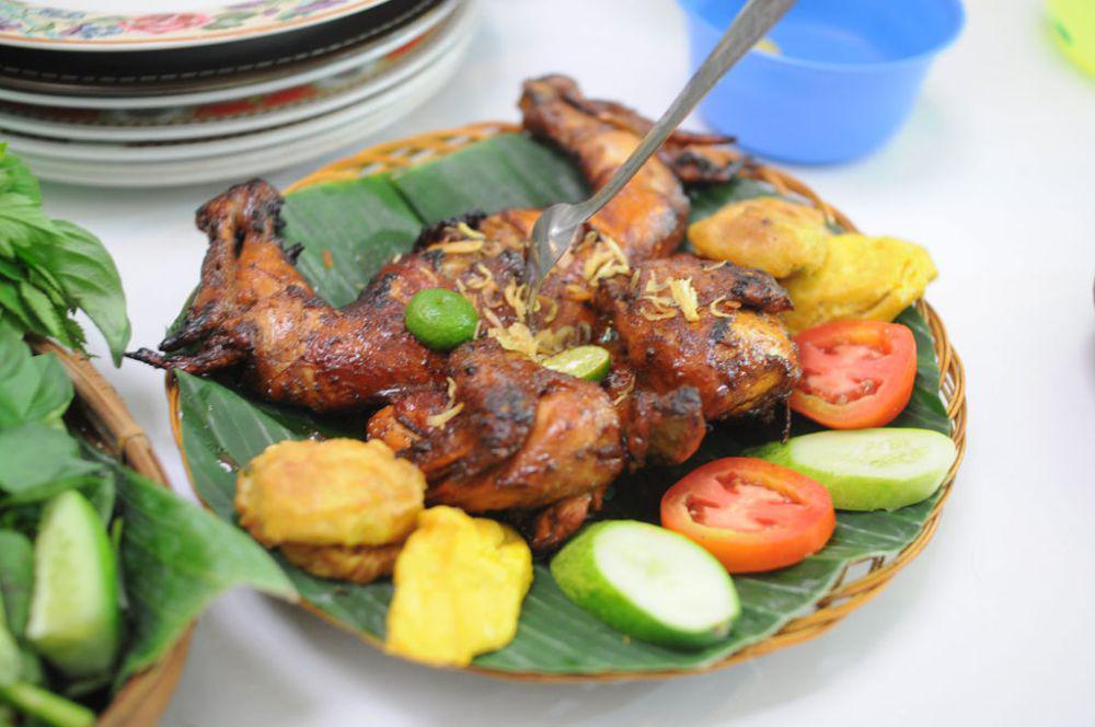 ilustrasi ayam bekakak (commons.wikimedia.org/arumfm)