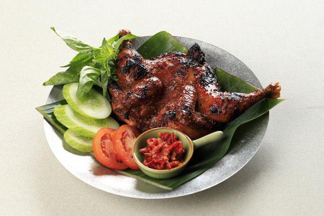ilustrasi ayam bekakak (vecteezy.com/Ika Rahma)