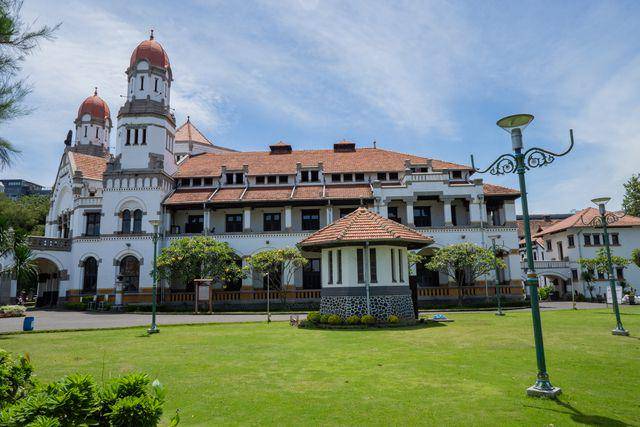 ilustrasi Lawang Sewu di Kota Semarang (vecteezy.com/Tomy Ardiansyah)