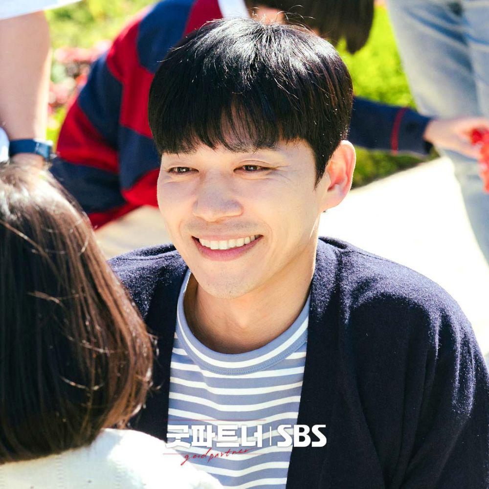Ji Seung Hyun di balik layar drama Good Partner (x.com/SBSNOW)