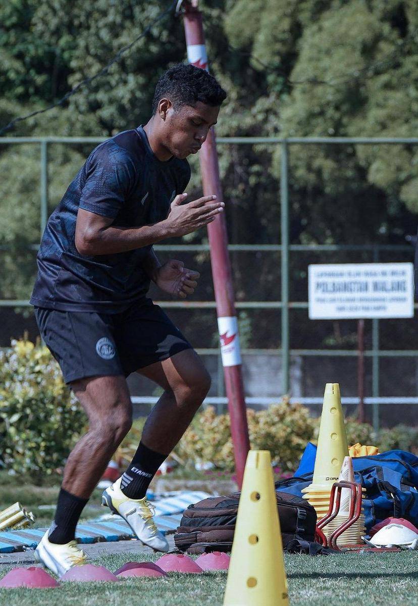 Salim Tuharea menjalani latihan reguler Arema FC. (Dok. Media Officer Arema FC)