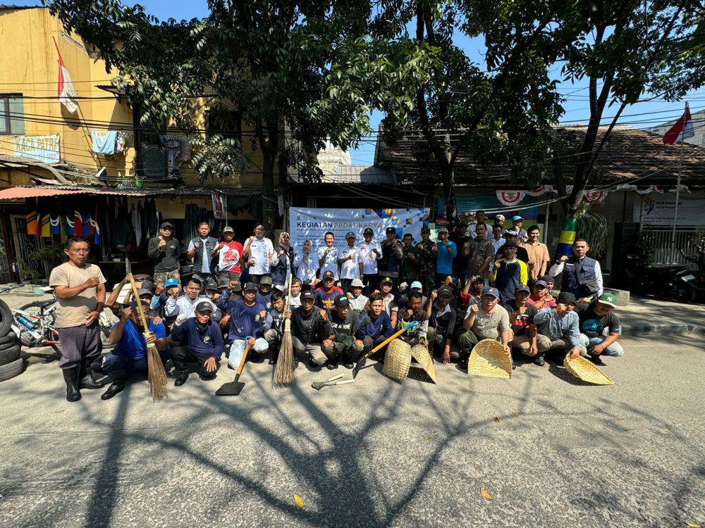 Disnaker Buat Program Bebersih Saluran Air Serap 4.300 Tenaga Kerja