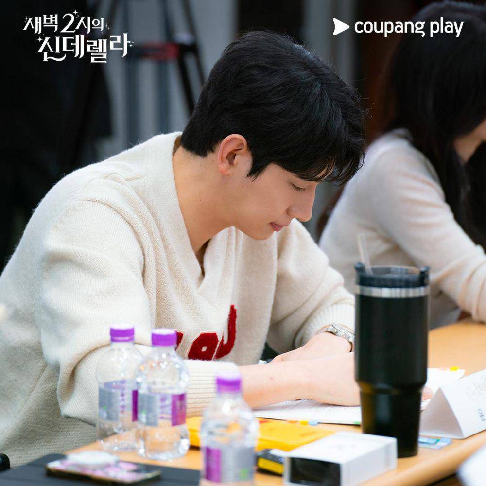 Yoon Park pemeran Seo Si Won di drakor Cinderella at 2AM (dok. Coupang Play/Cinderella at 2AM)