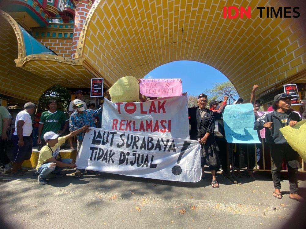 Ratusan Nelayan Surabaya Geruduk PT Granting Tolak Reklamasi