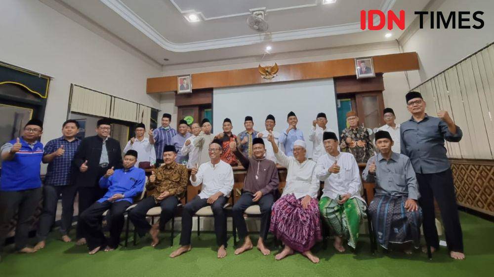 Paslon calon bupati dan calon wakil bupati, Untoro Hariadi-Wahyudi Anggoro Hadi yang bersilahturahmi ke PCNU Kabupaten Bantul pada Selasa (3/9/2024) sore.(IDN Times/Daruwaskita)