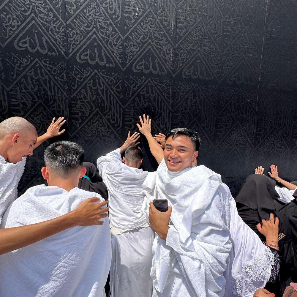 potret pemain timnas ibadah umrah (instagram.com/nandoariiiss)