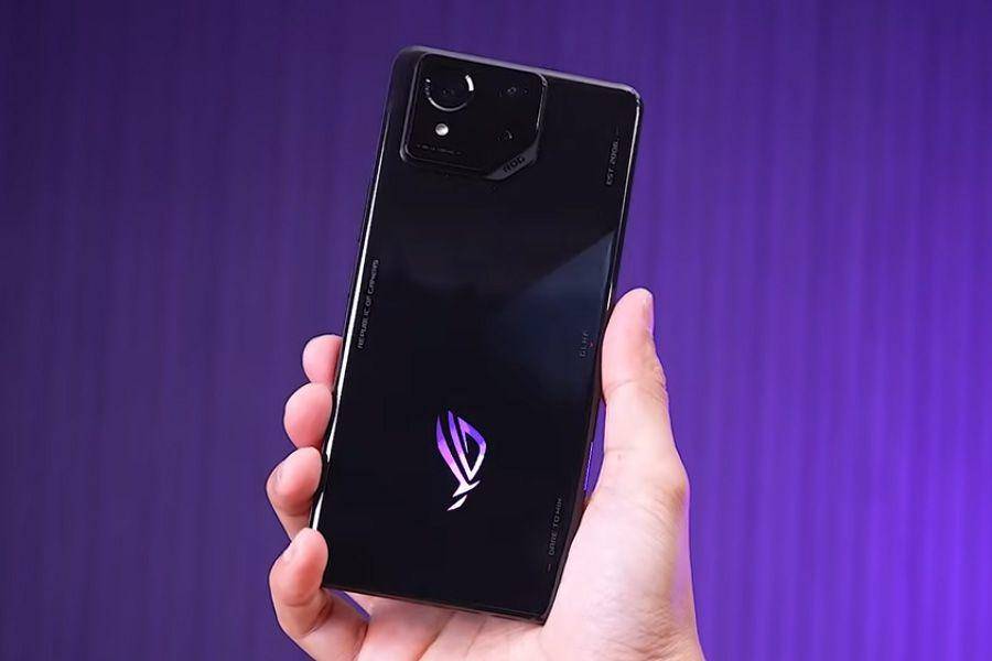 potret ROG Phone 8 (dok. youtube.com/Wasa Wirman)