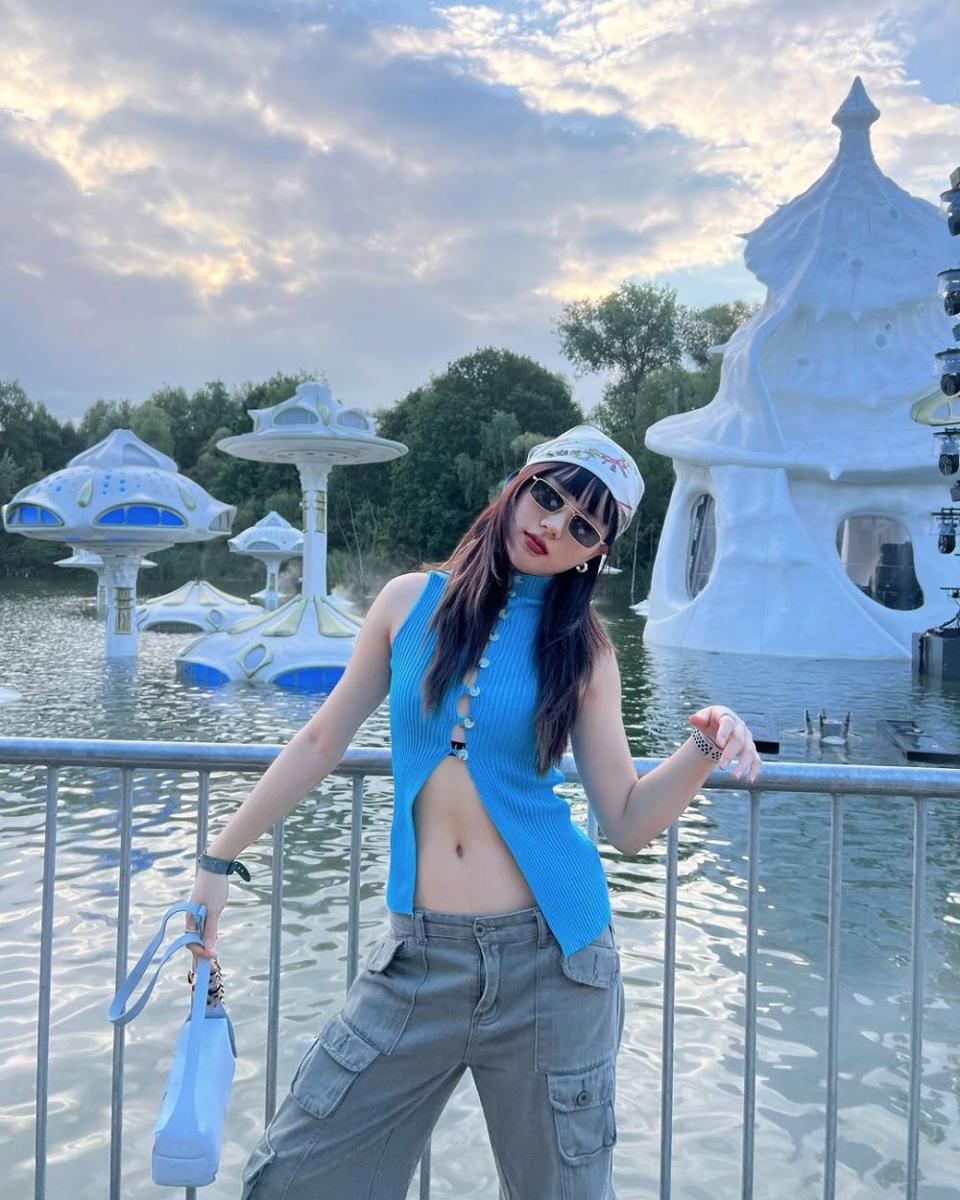 outfit Minnie Phantira (instagram.com/mintira.q)