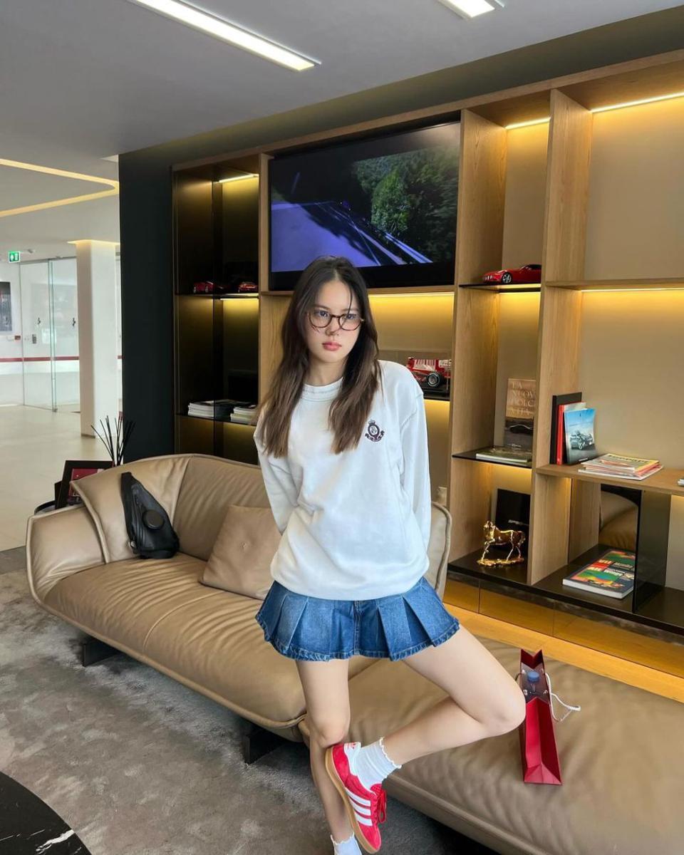 outfit Minnie Phantira (instagram.com/mintira.q)