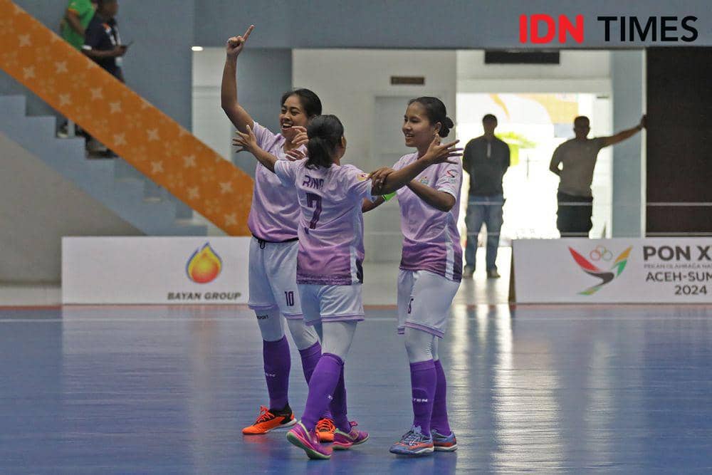 Tim Futsal Putri Sumut Berhasil Taklukkan Papua Pegunungan pada babak penyisihan PON 2024 di GOR Dispora Sumut, Selasa (3/9/2024). (IDN Times/Arifin Al Alamudi)
