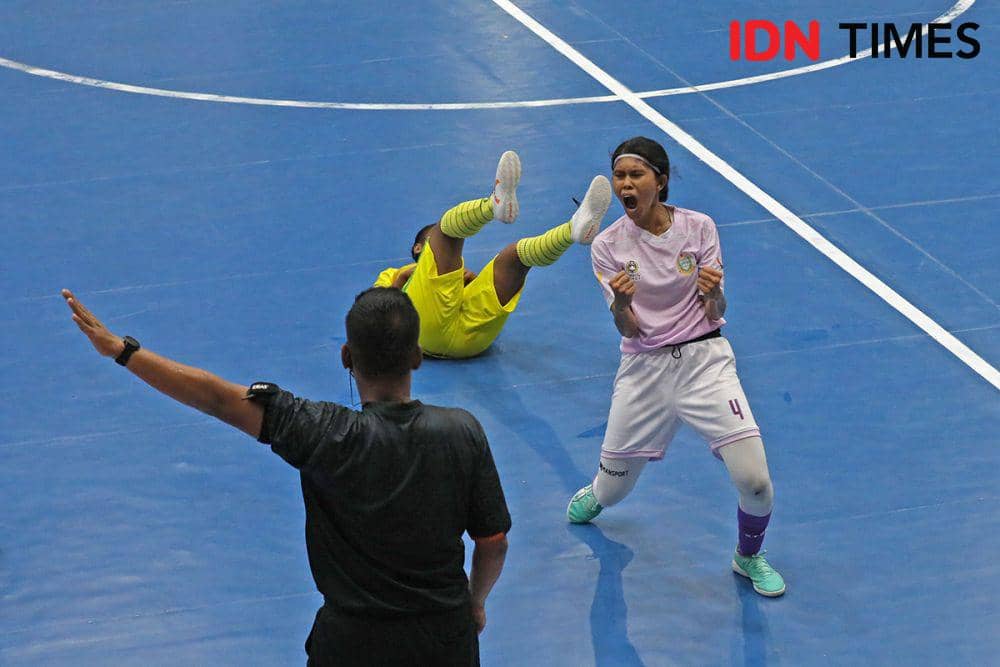 Tim Futsal Putri Sumut Berhasil Taklukkan Papua Pegunungan pada babak penyisihan PON 2024 di GOR Dispora Sumut, Selasa (3/9/2024). (IDN Times/Arifin Al Alamudi)