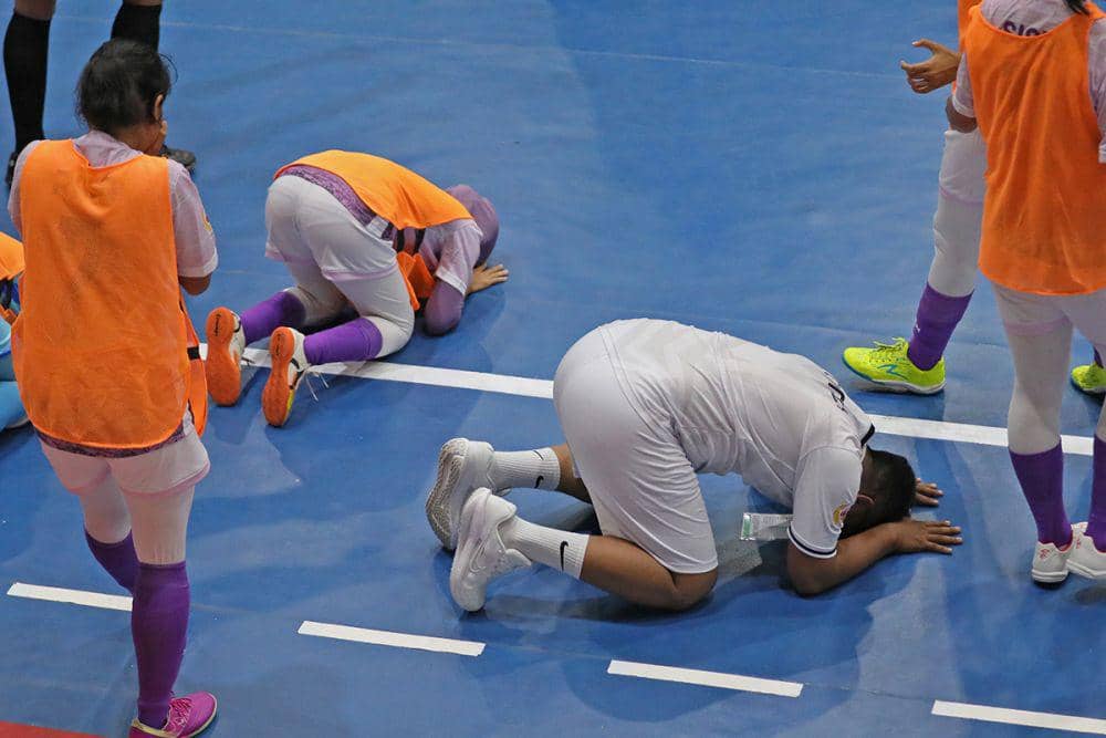 Tim Futsal Putri Sumut Berhasil Taklukkan Papua Pegunungan pada babak penyisihan PON 2024 di GOR Dispora Sumut, Selasa (3/9/2024). (IDN Times/Arifin Al Alamudi)