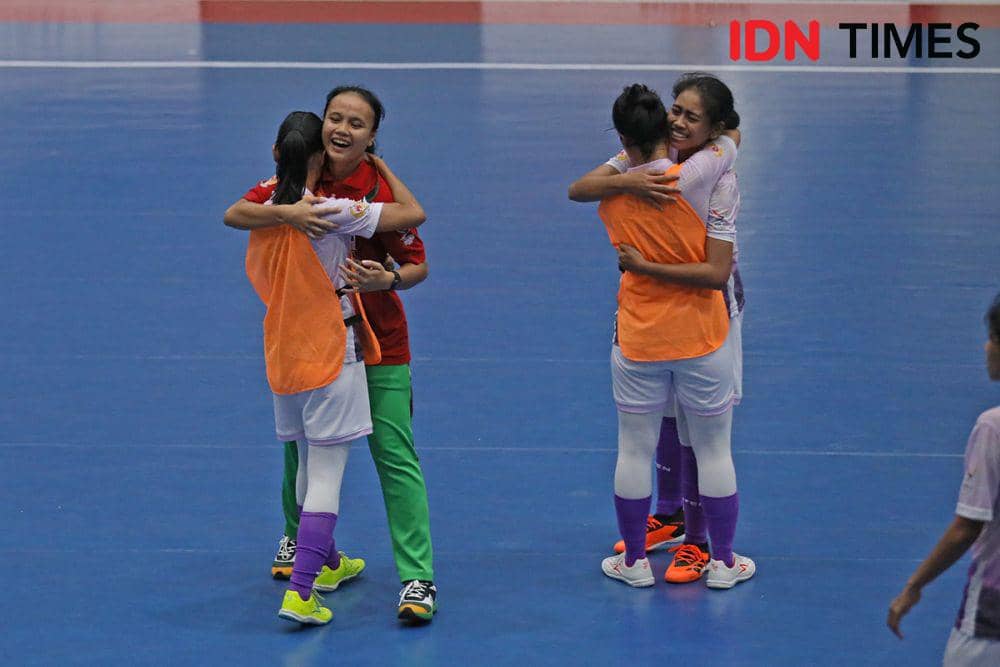 Tim Futsal Putri Sumut Berhasil Taklukkan Papua Pegunungan pada babak penyisihan PON 2024 di GOR Dispora Sumut, Selasa (3/9/2024). (IDN Times/Arifin Al Alamudi)