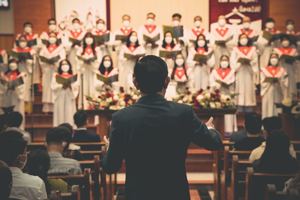 Ilustrasi kelompok paduan suara di gereja. (pixabay.com/dangkhoa1848)
