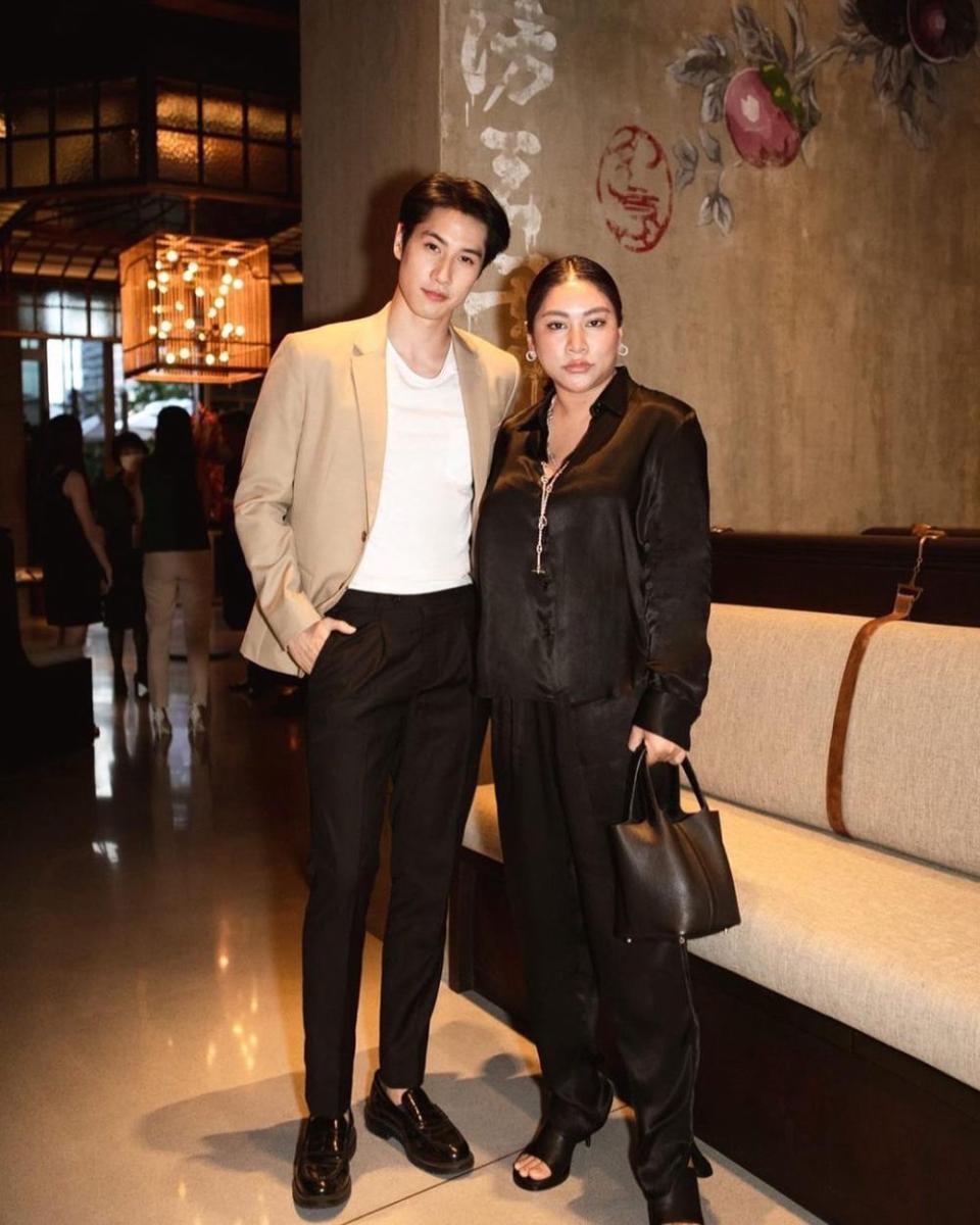 potret outfit smart casual ala Bright Rapheephong (instagram.com/brightrpp)
