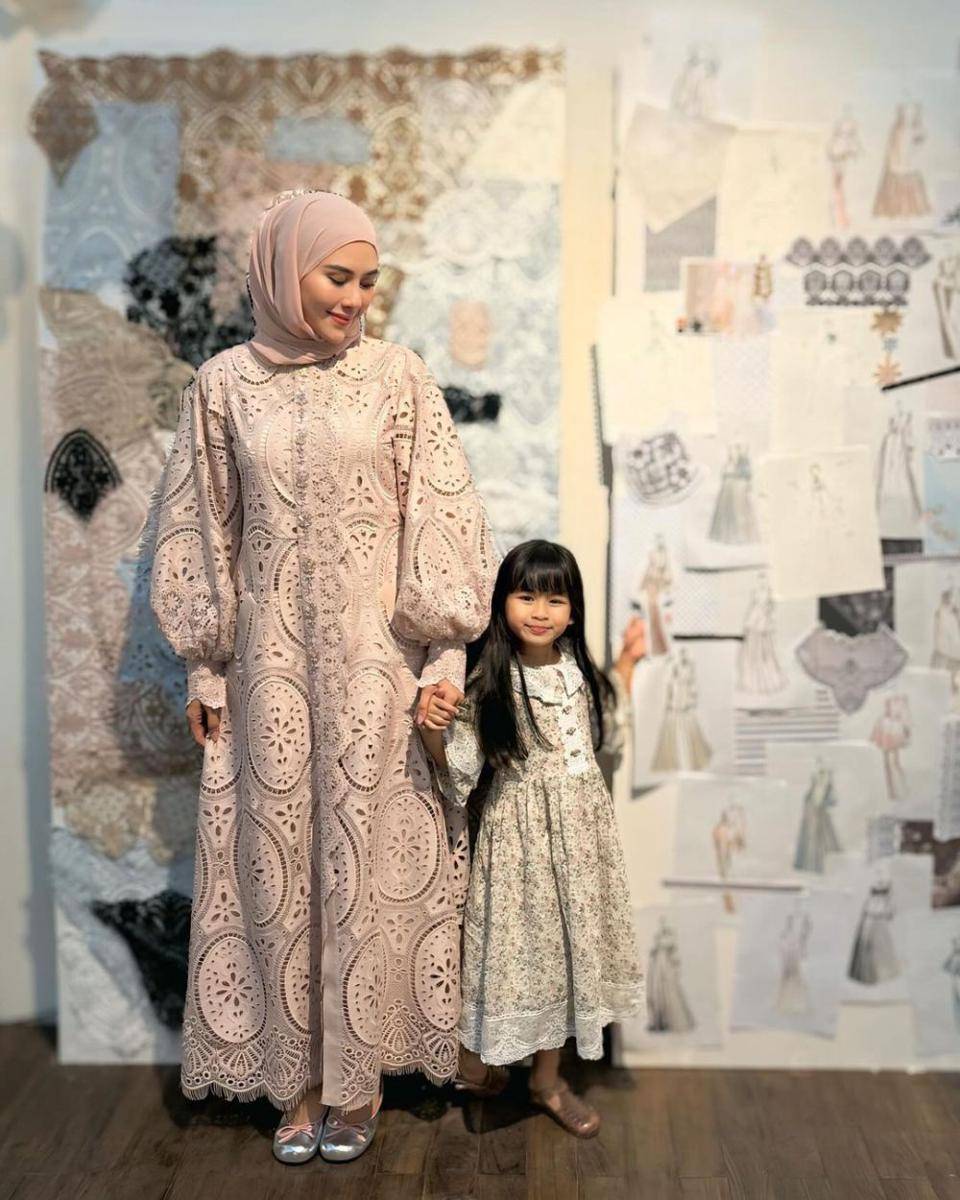 potret Syahnaz Sadiqah dan sang putri (instagram.com/syahnazs)