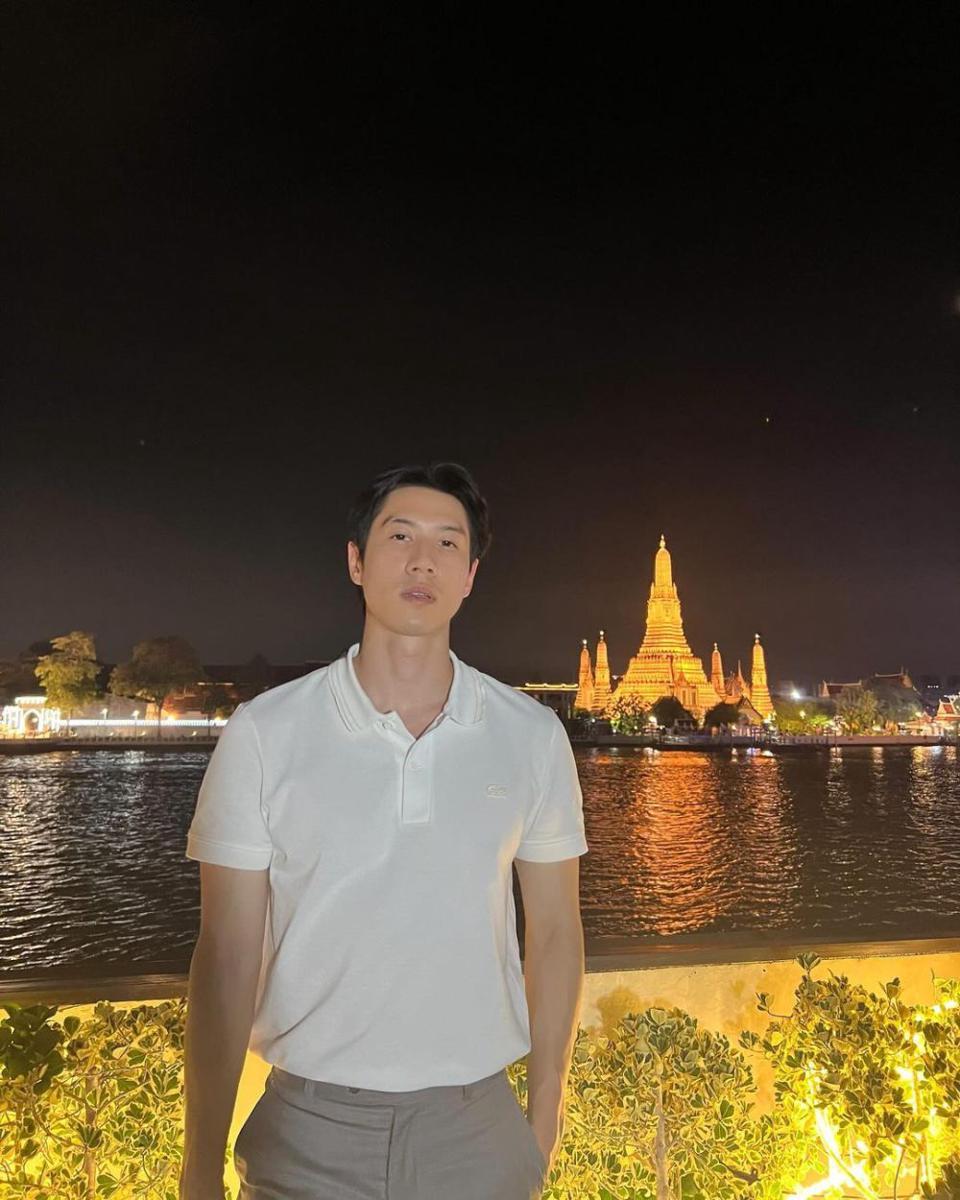 potret outfit smart casual ala Bright Rapheephong (instagram.com/brightrpp)