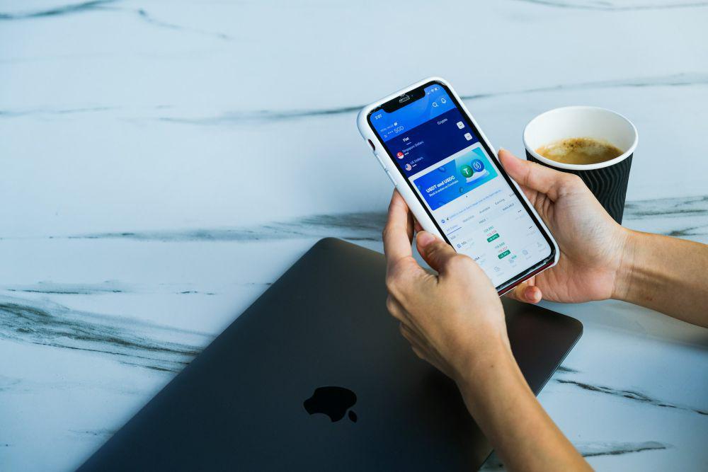 ilustrasi aplikasi exchange (unsplash.com/Coinhako)