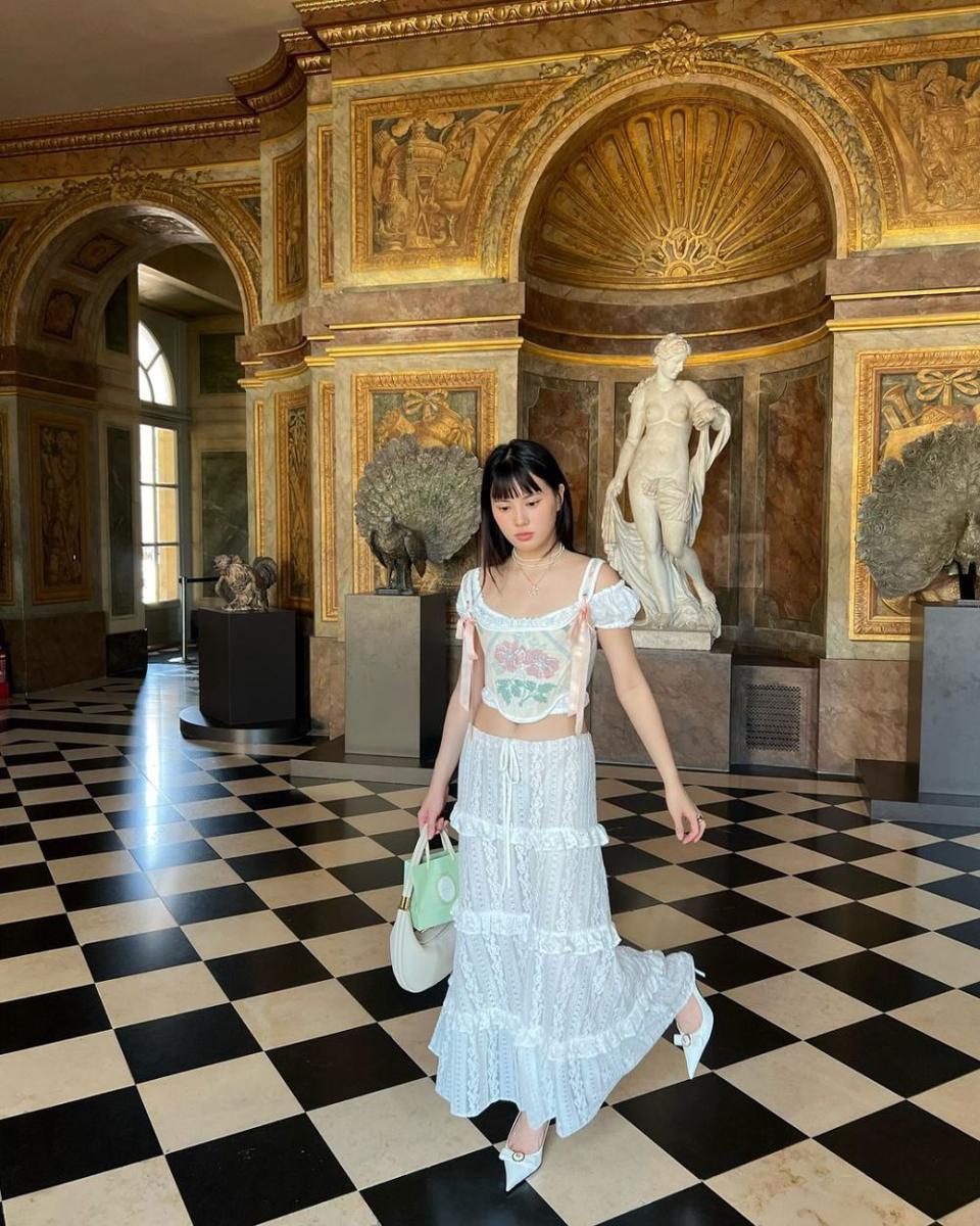 outfit Minnie Phantira (instagram.com/mintira.q)