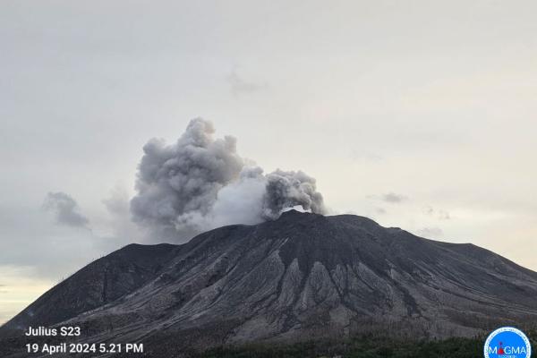 Waspada Potensi Erupsi Freatik Gunung Lokon di Tomohon Sulawesi Utara