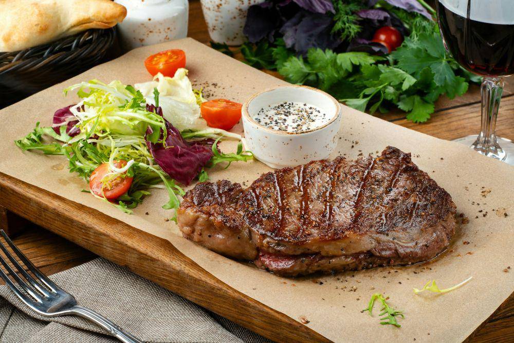 Ilustrasi veal medallion (unsplash.com/phototastyfood)