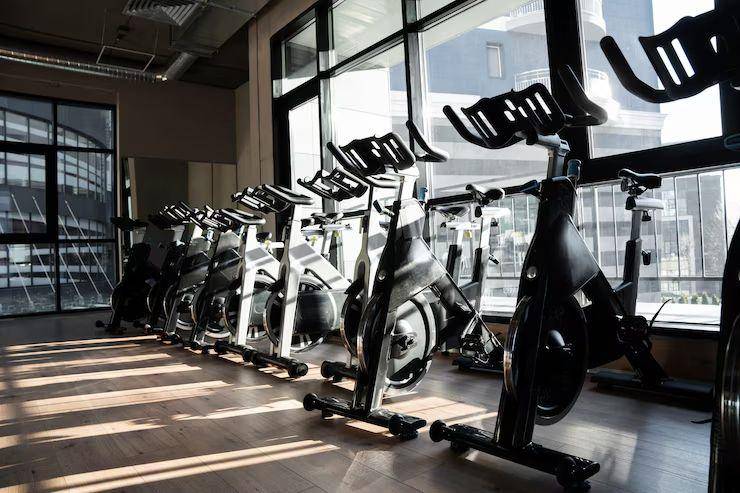 Ilustrasi alat gym (freepik.com)