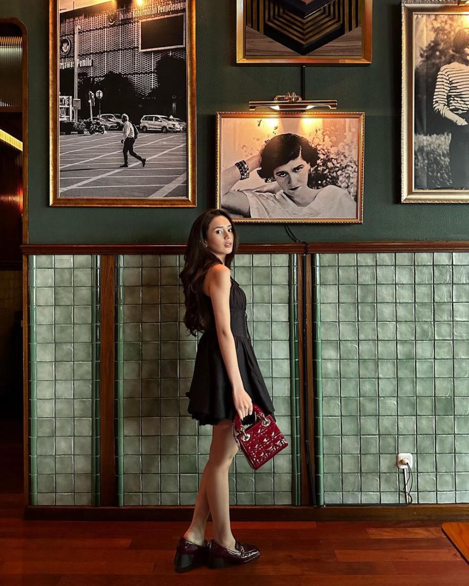 koleksi dress dan gaun hitam untuk acara formal ala Beby Tsabina (instagram.com/bebytsabina)