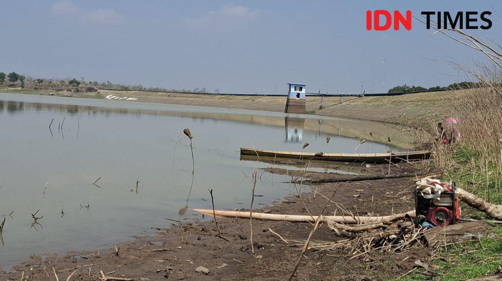 Debit air di Waduk Dawuhan, Desa Plumpungrejo, Kecamatan Wonoasri Madiun tinggal 30 persen. IDN Times/ Riyanto.