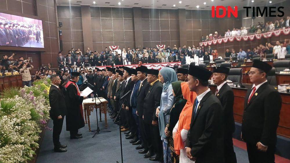 Pelantikan anggota DPRD Kota Serang (IDN Times/Khaerul Anwar)