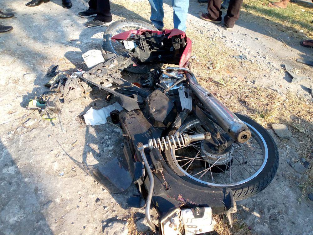 Mobil Boks Tabrak 4 Motor Pelajar di Jombang