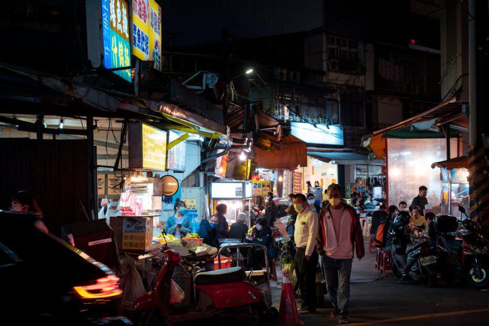 warung makan kaki lima (pexels.com/Jimmy Liao)