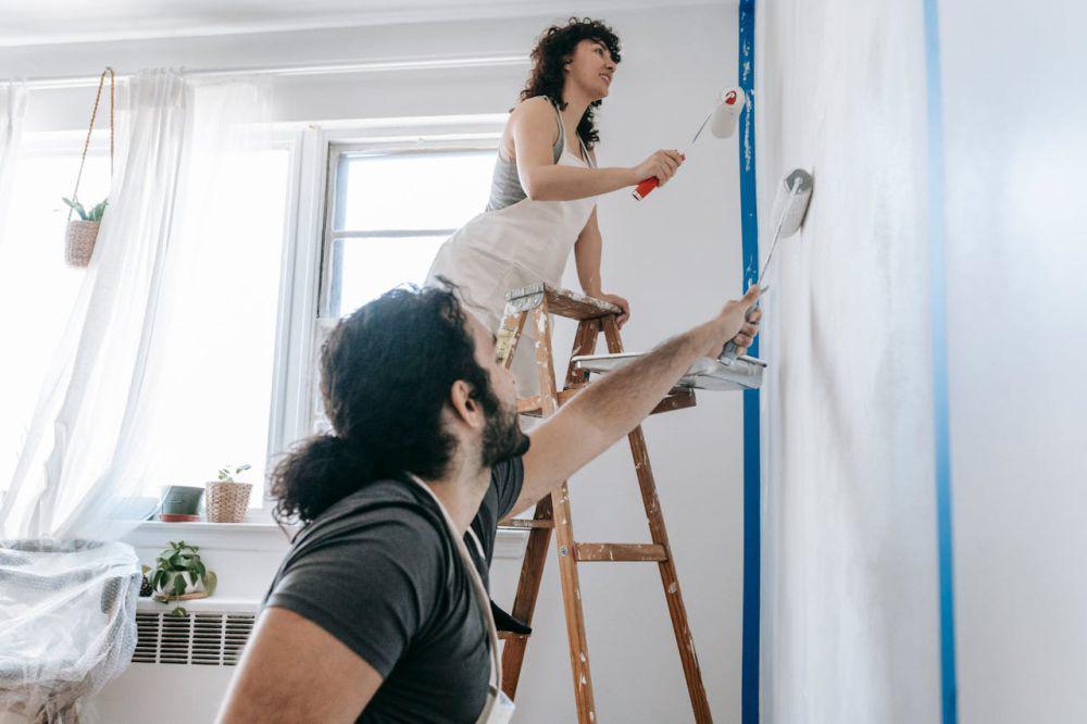 ilustrasi mengecat dinding (pexels.com/Blue Bird)