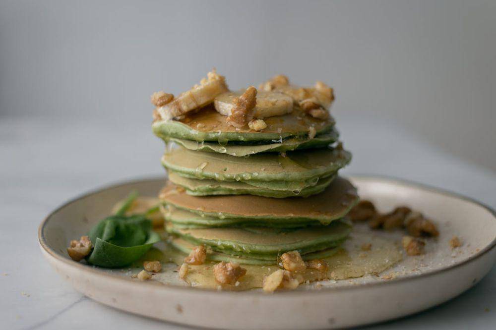 ilustrasi pancake oatmeal bayam (pexels.com/Monstera Production: )