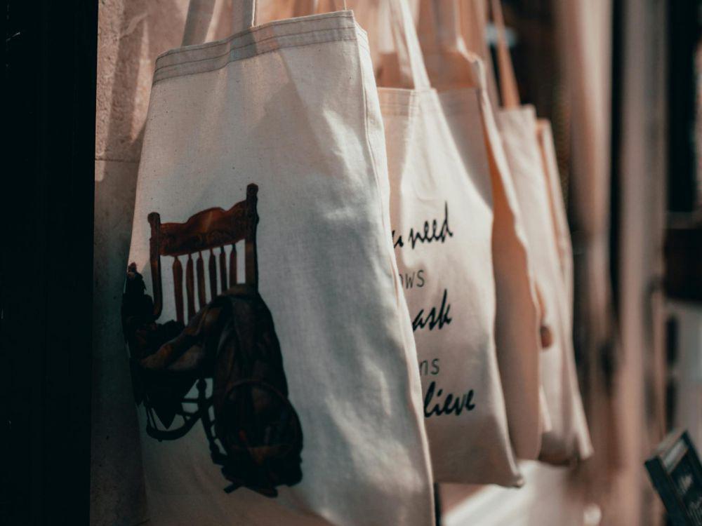 ilustrasi tote bag (pexels.com/Musa Ortaç)