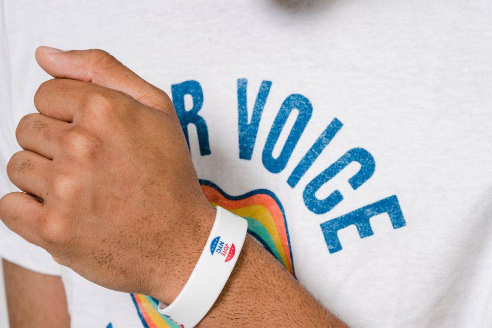 ilustrasi wristband (pexels.com/Sora Shimazaki)