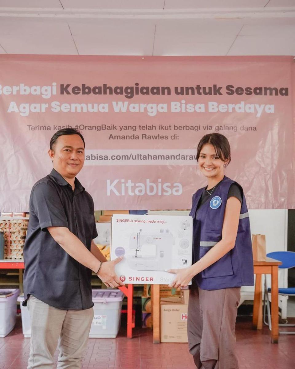 potret Amanda Rawles di Yayasan Cheshire Indonesia (instagram.com/amandarawles)