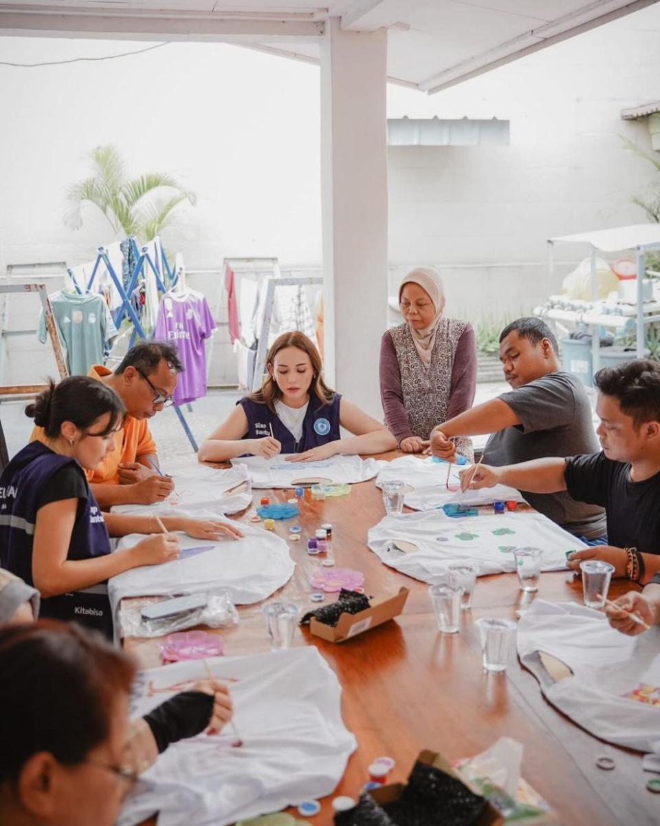 potret Amanda Rawles di Yayasan Cheshire Indonesia (instagram.com/amandarawles)