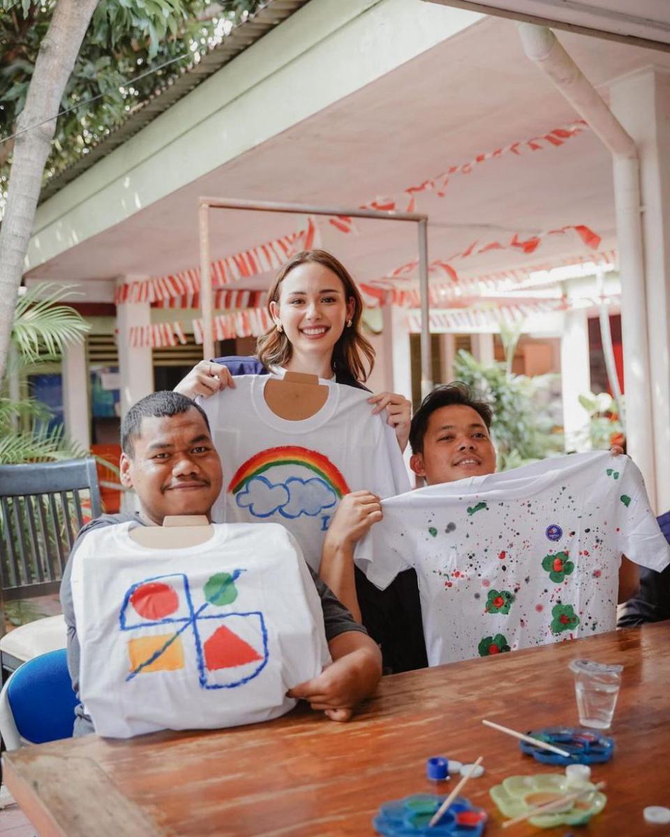 potret Amanda Rawles di Yayasan Cheshire Indonesia (instagram.com/amandarawles)
