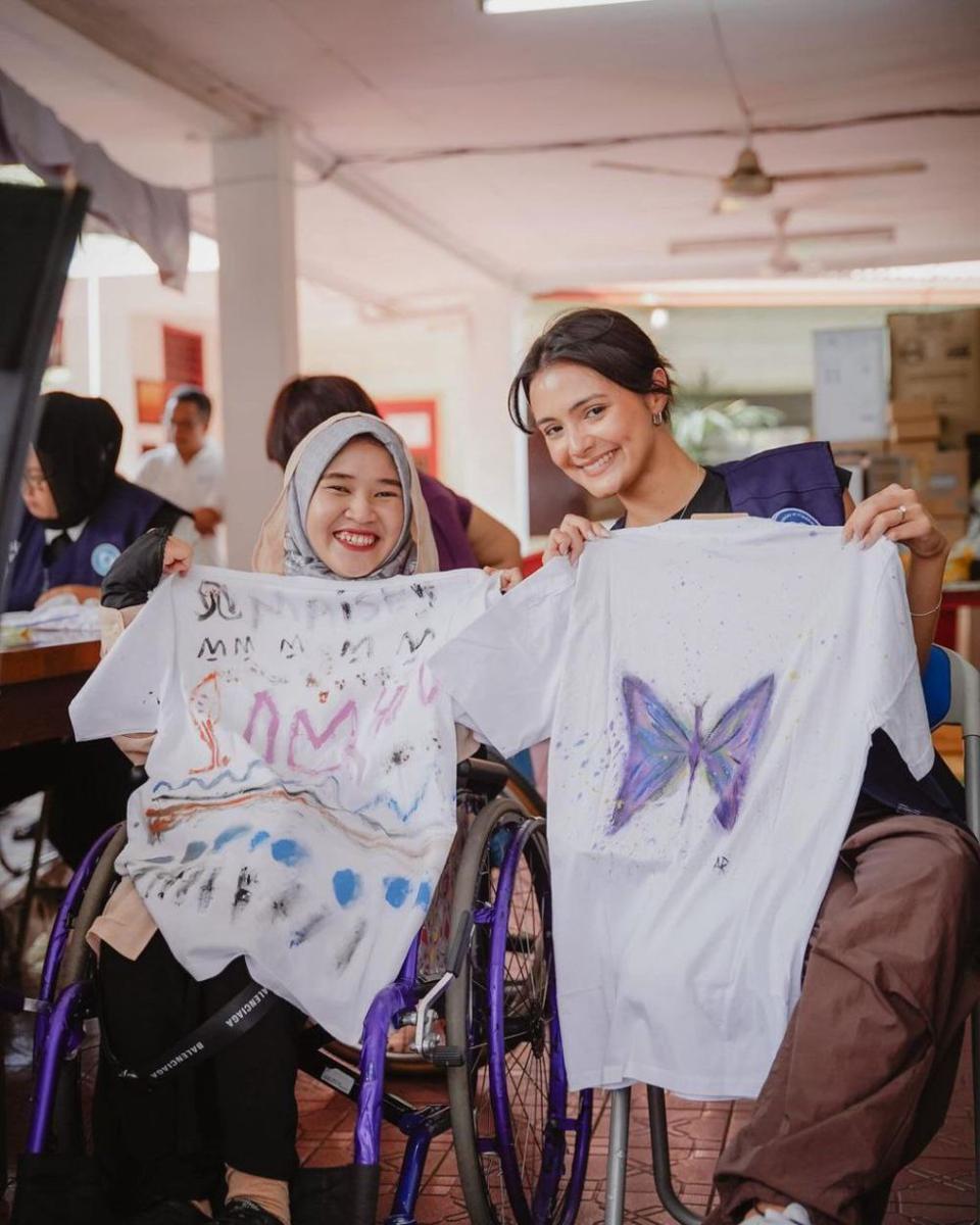 potret Amanda Rawles di Yayasan Cheshire Indonesia (instagram.com/amandarawles)