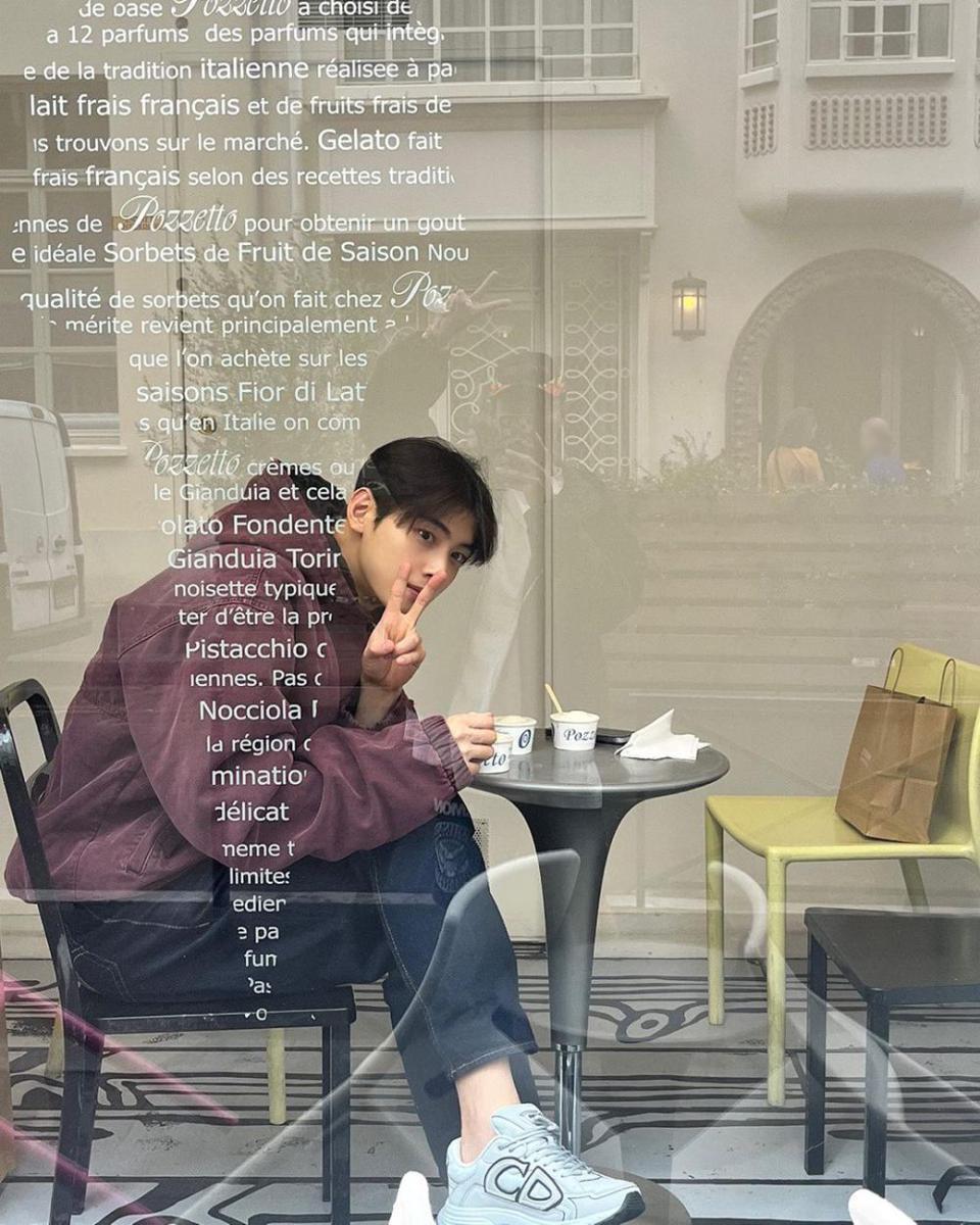 outfit ala Cha Eun Woo (instagram.com/@eunwo.o_c)