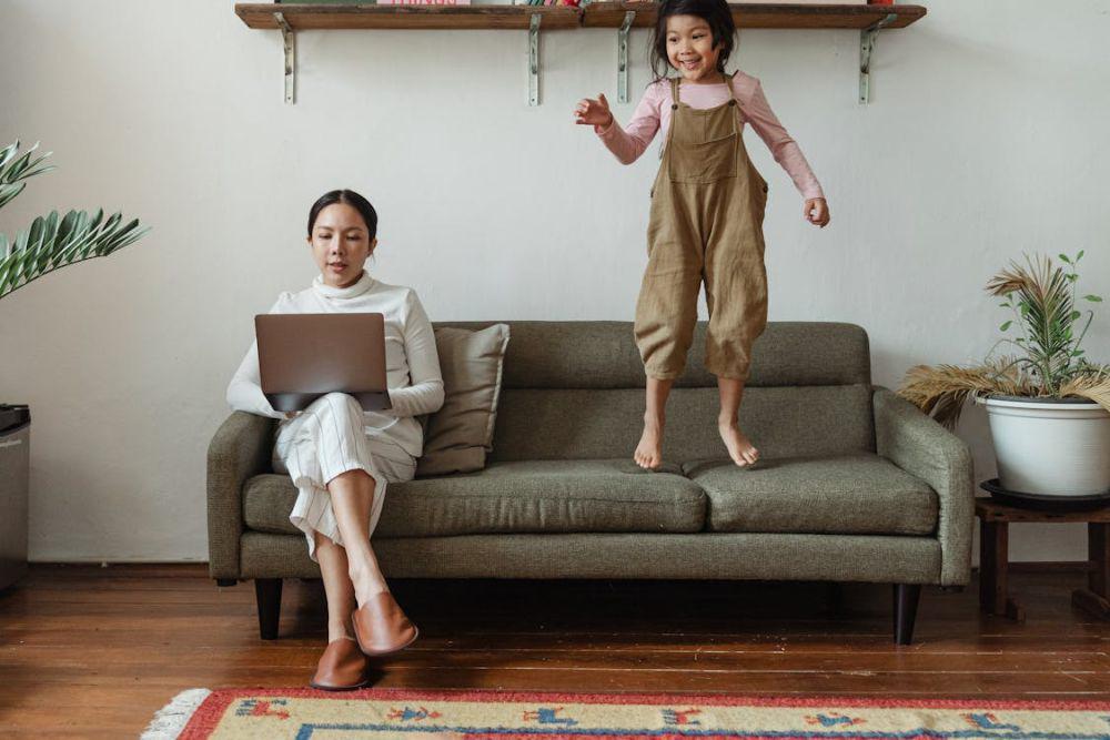 ilustrasi work from home (pexels.com/Ketut Subiyanto)