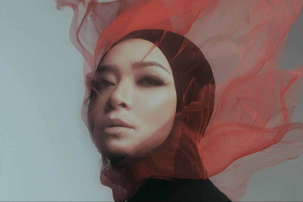 [QUIZ] Yuk Sambung Lirik Lagu Gantung dan Buktikan Kamu Penikmat Musik Melly Goeslaw!