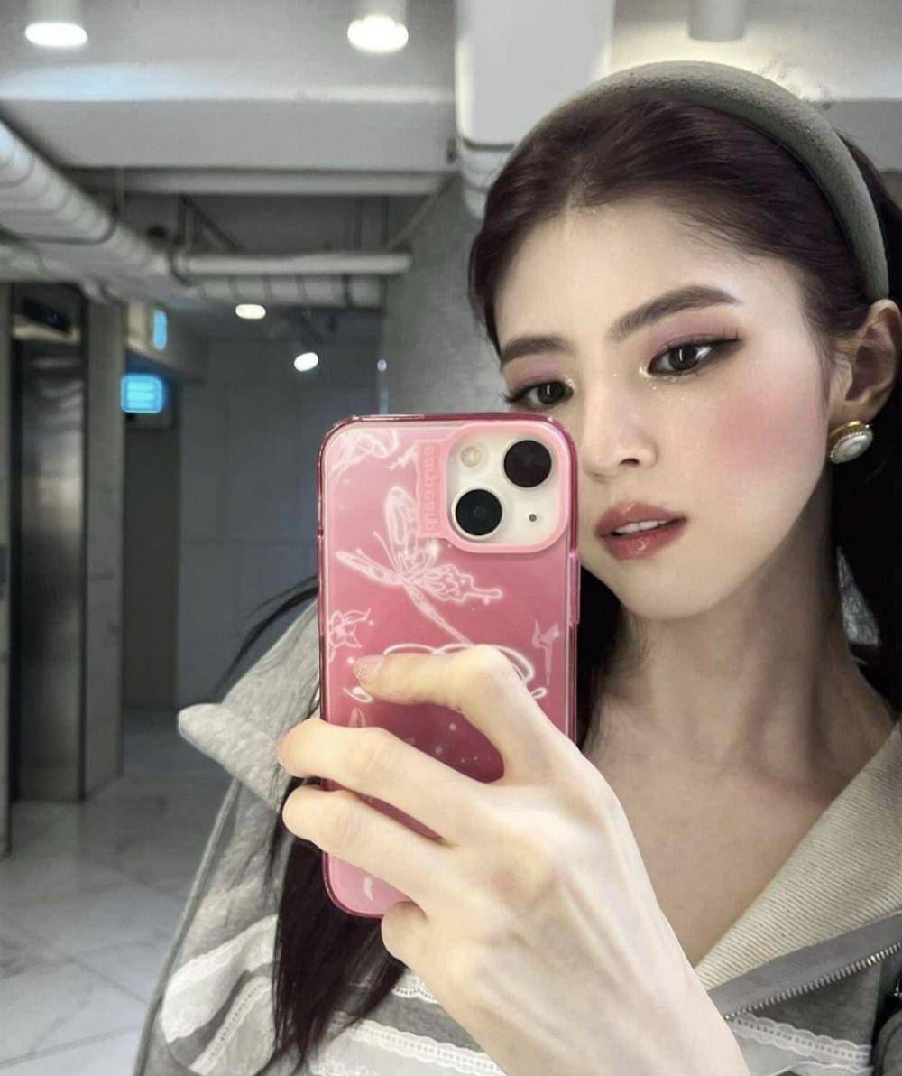 Han So Hee (instagram.com/xeesoxee)