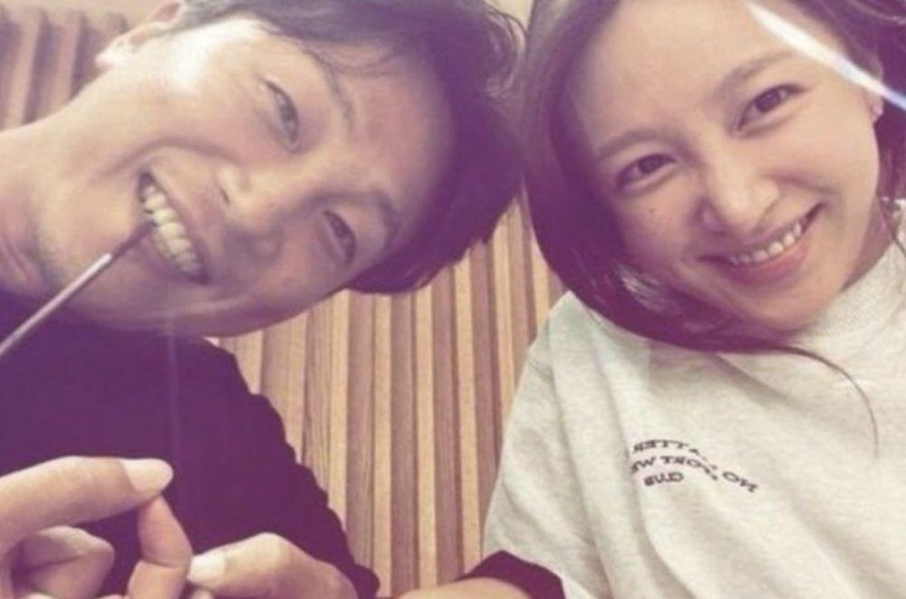 Hani EXID dan Psikiater Yang Jae Woong Menunda Pernikahan