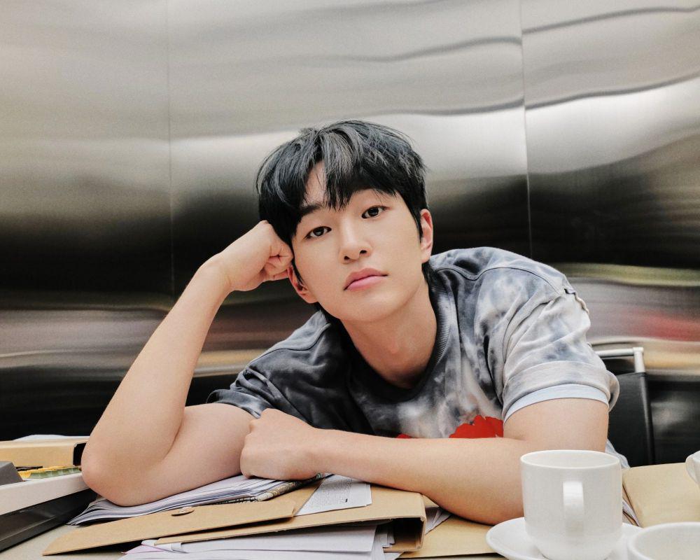 ONEW (x.com/ONEW_GRIFFIN)