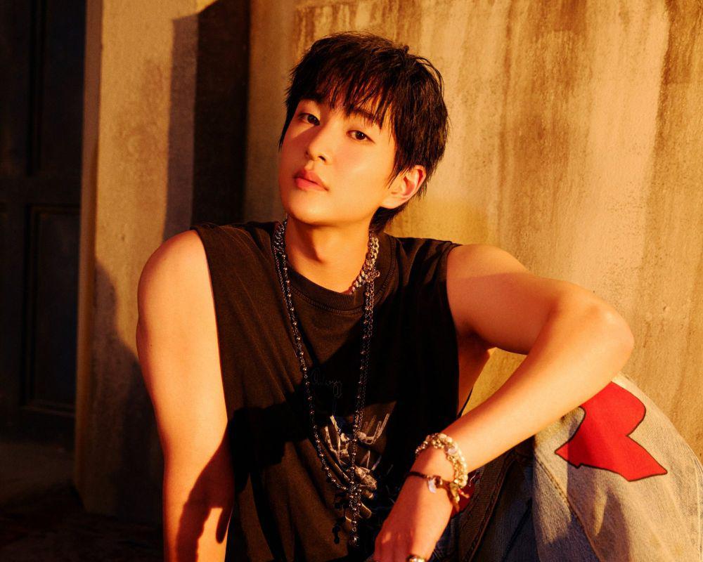 ONEW (x.com/ONEW_GRIFFIN)