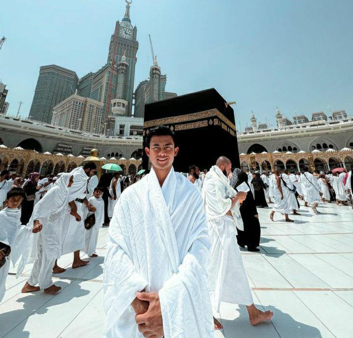 pemain Timnas Indonesia umrah sebelum bertanding dengan Arab Saudi (instagram.com/pratamaarhan8)
