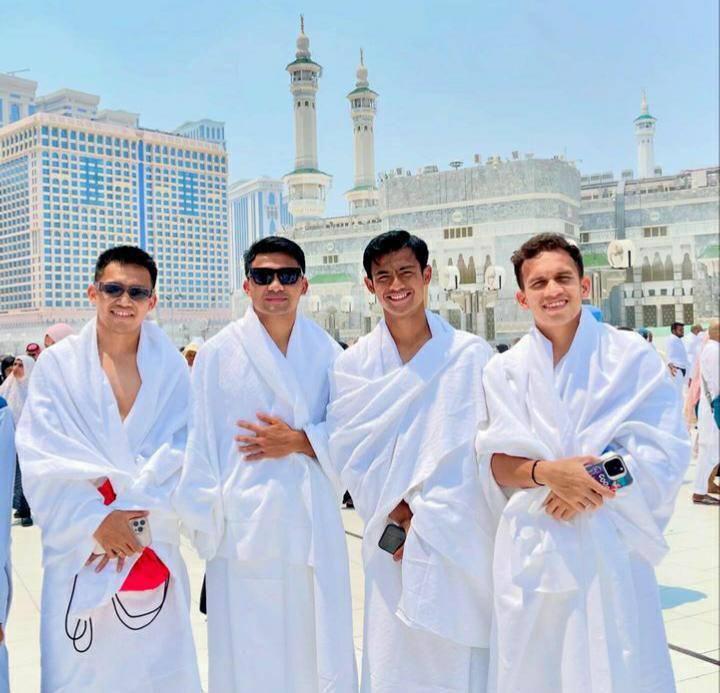 pemain Timnas Indonesia umrah sebelum bertanding dengan Arab Saudi (instagram.com/pratamaarhan8)